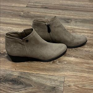 Daisy Fuentes Taupe Ankle Booties